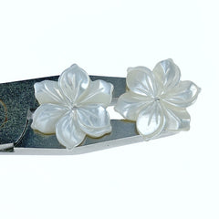 10pc Tropical Flower Beads White Mother Of Pearl 15mm Hand Carved WM-0183