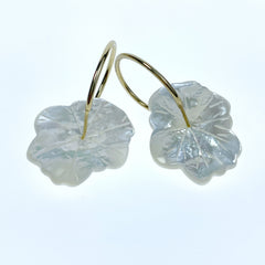 2pc 22mm x 25mm Hand Made White Mother of Pearl Lotus Leaf Beads WM-0226