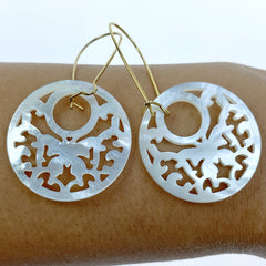 Butterfly Filigree Round Beads White Mother of Pearl WM-0068