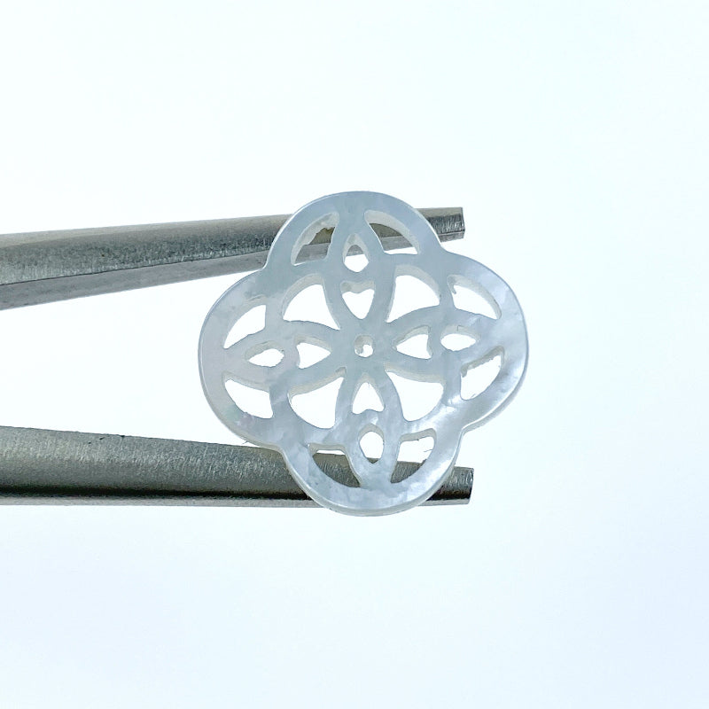 Clover Charm Beads Mother of Pearl WM-0155