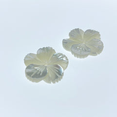 Flower Beads White Mother Of Pearl Hibiscus Tropical Flower Hand Carved WM-0184