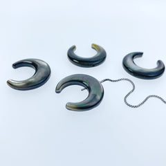 2pc Crescent Moon Beads Black Mother Of Pearl 20mm Hand Carved Shell BM-0031