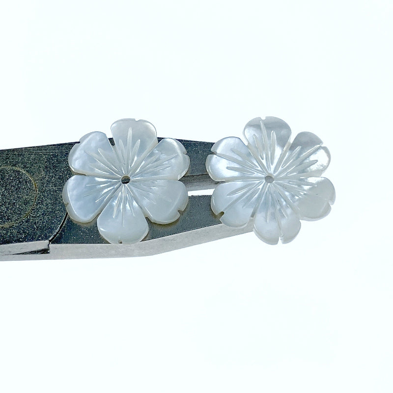 10pc Daisy Flower Beads White Mother Of Pearl 15mm Hand Carved WM-0061