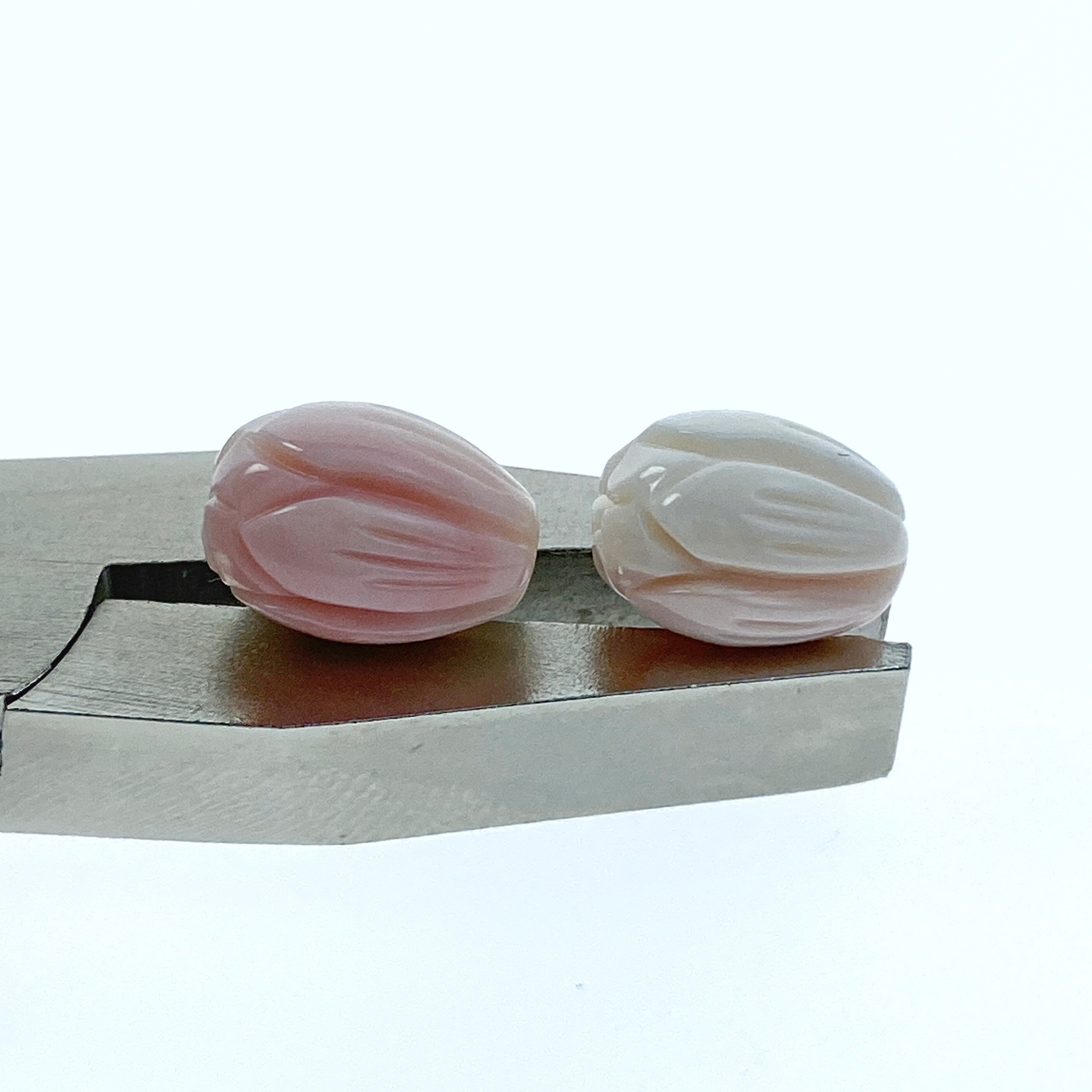 2pc 8mm x 11mm Hand Carved Queen Conch Shell Jasmine Flower Beads PM-0007