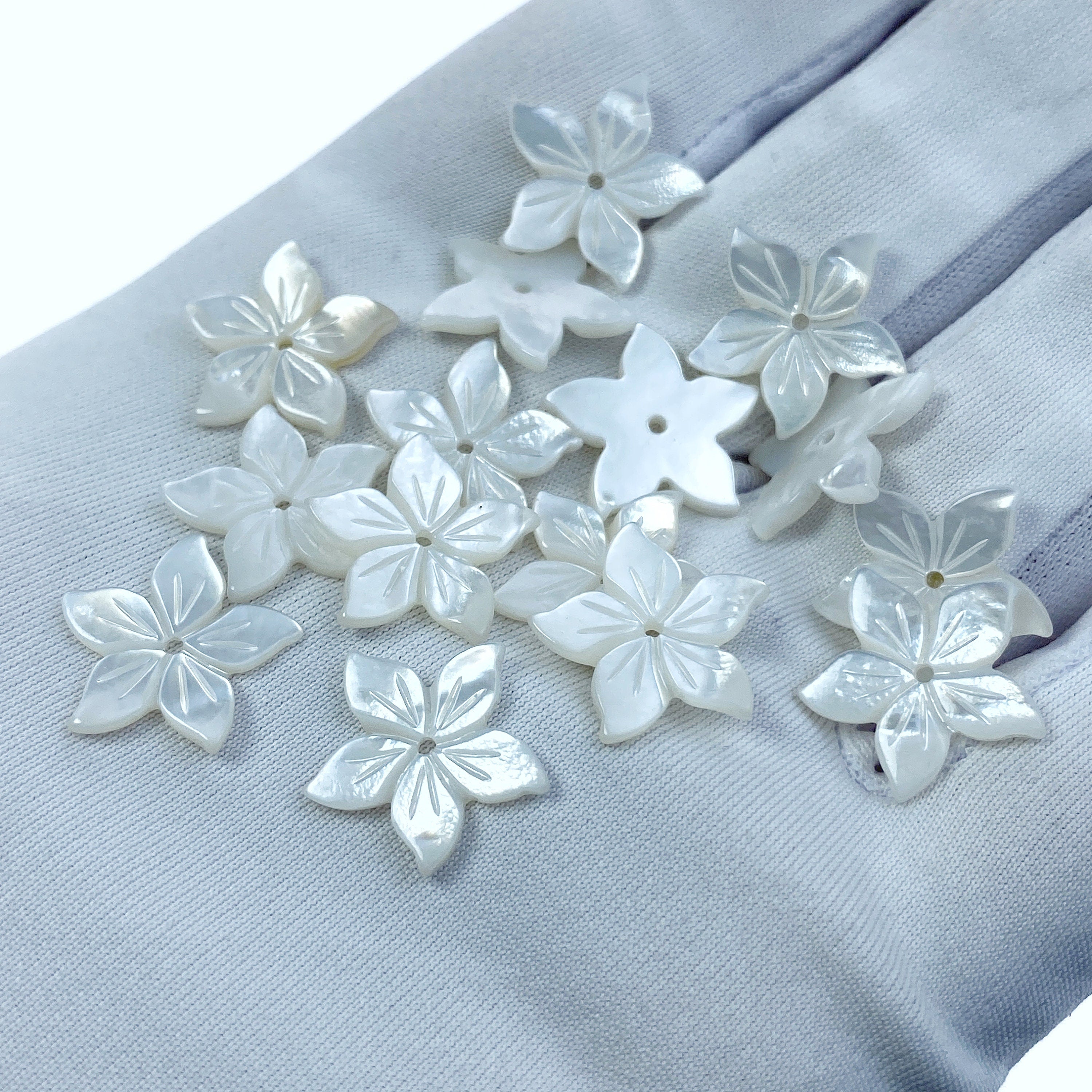 10pc Mother Of Pearl Tropical Flower Beads Charms 15mm Hawaii Minimilist Design For Jewelry Earring Making 5 Petals Hand Carved DIY WM-0006