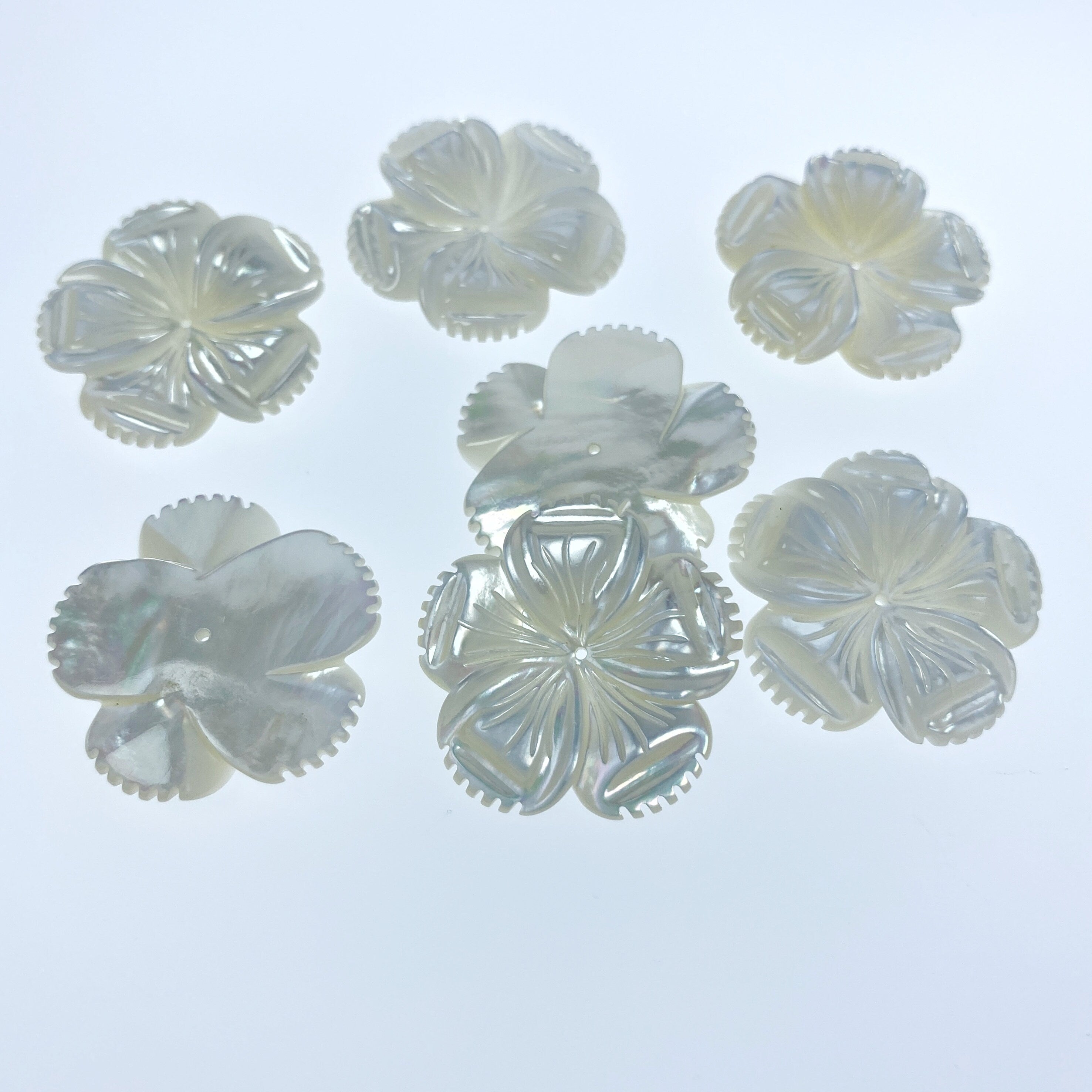 4pc 28mm Hand Carved White Mother of Pearl 5-petal Flower Beads WM-0181