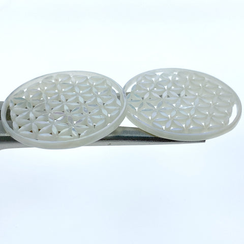 2pc Flower Of Life White Mother Of Pearl Beads Filigree Pendant Charm 30mm Natural Shell Hand Carved Life Nature Jewelry Making WM-0070