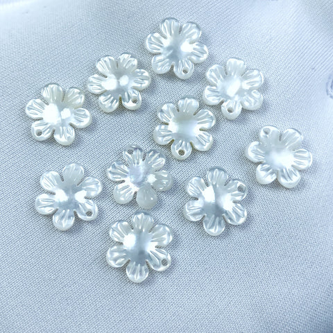 10pc Mother Of Pearl Daisy Flower Beads 10mm Hand Carved White Shell Charms Pendants For Bridal Jewelry DIY Making Earrings WM-0141