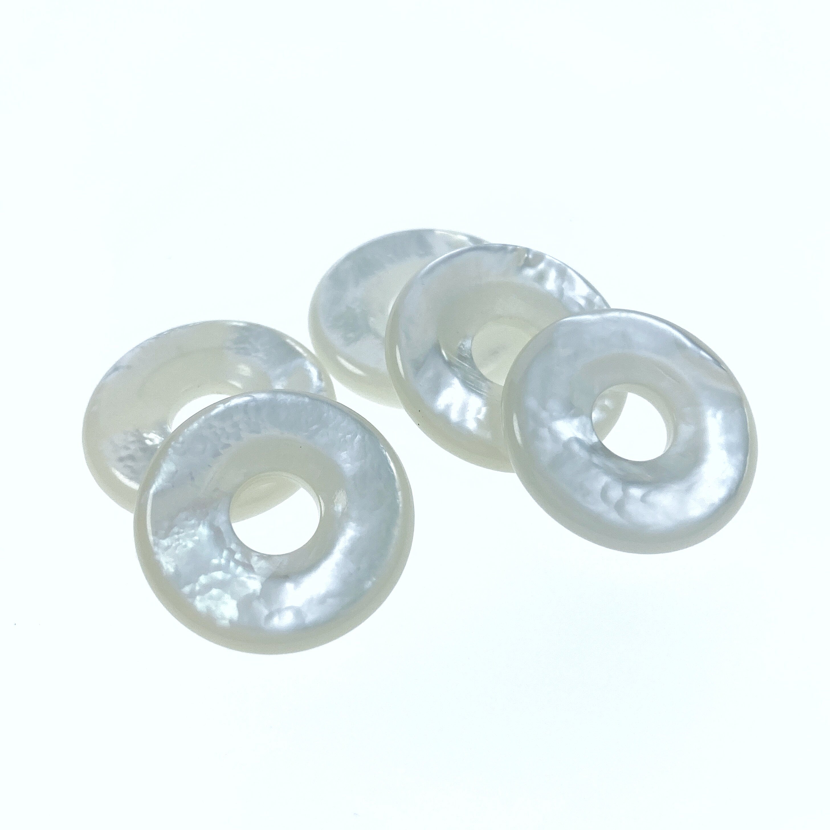 2pc 20mm Natural White Mother of Pearl Donut Circle Pendants WM-0165