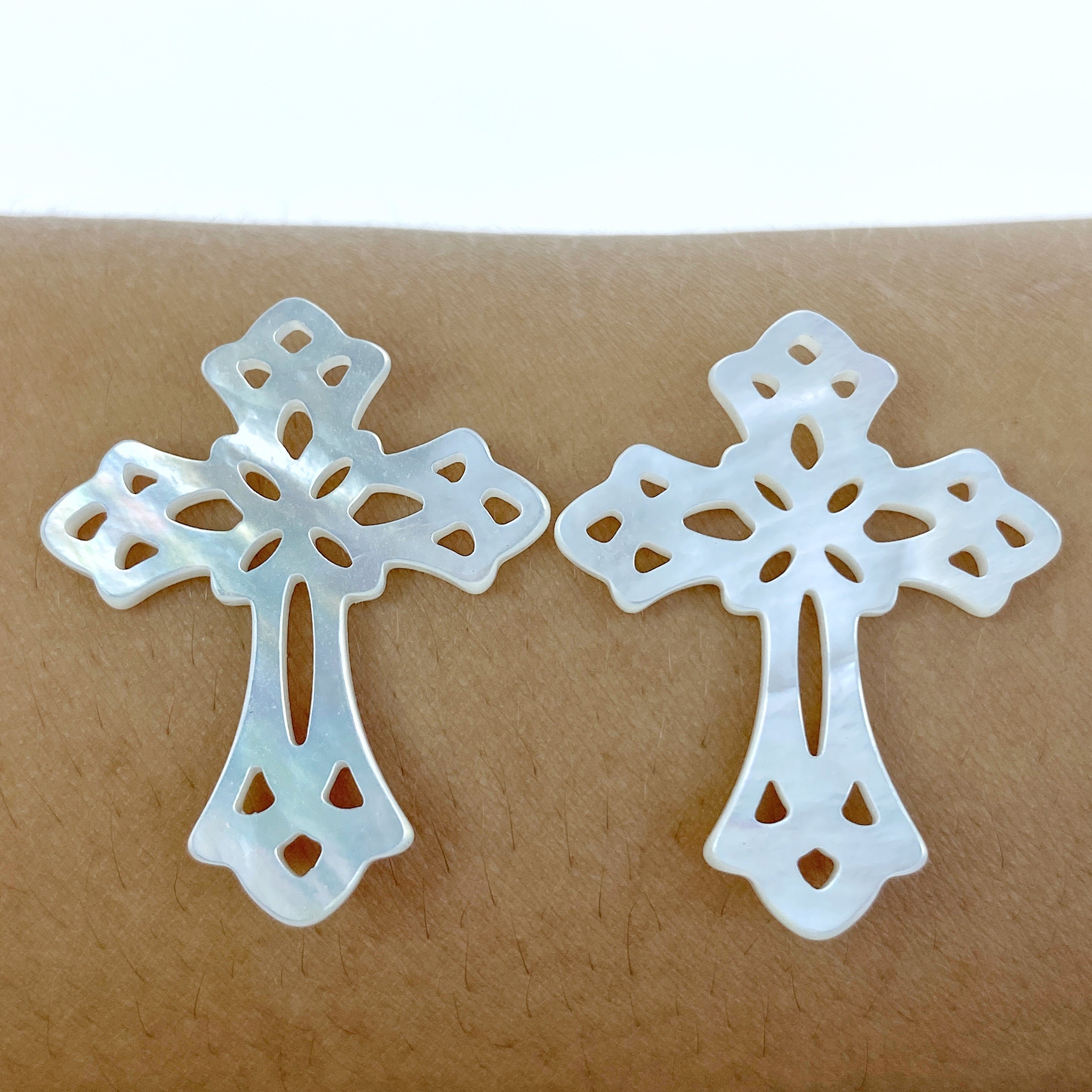 2pc 24mm x 30mm Organic White Mother of Pearl Filigree Cross Connectors Pendants WM-0224