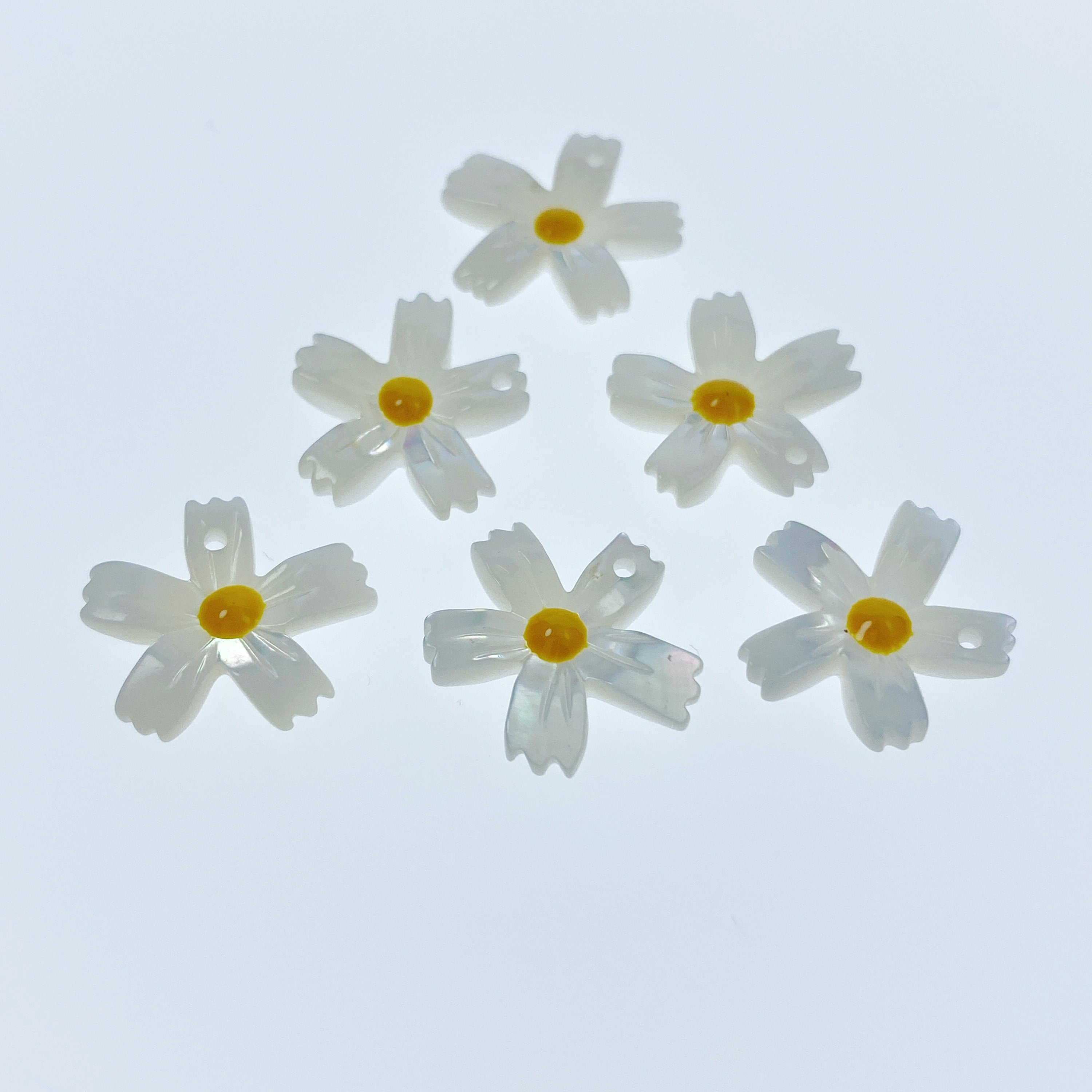 10pc Mother Of Pearl Flower Beads White 15mm Hand Carved Pendants For Earrings Jewelry Making Tropical Hawaii Nature Minimalist WM-0002