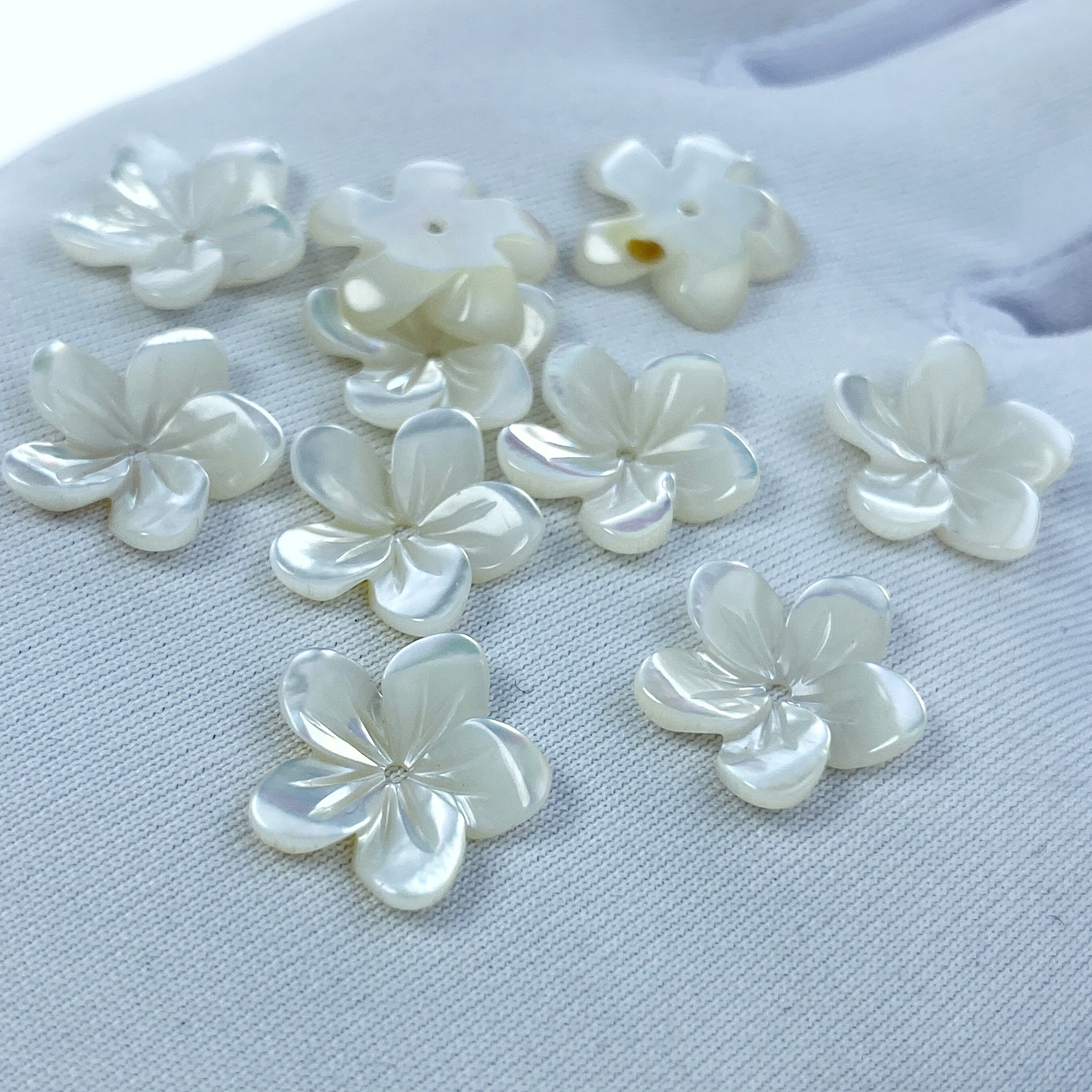 10pc Tropical 5 Petal Flower White Mother of Pearl Beads 10mm Hawaiian Minimalist Design For Earrings Jewelry Making WM-0034