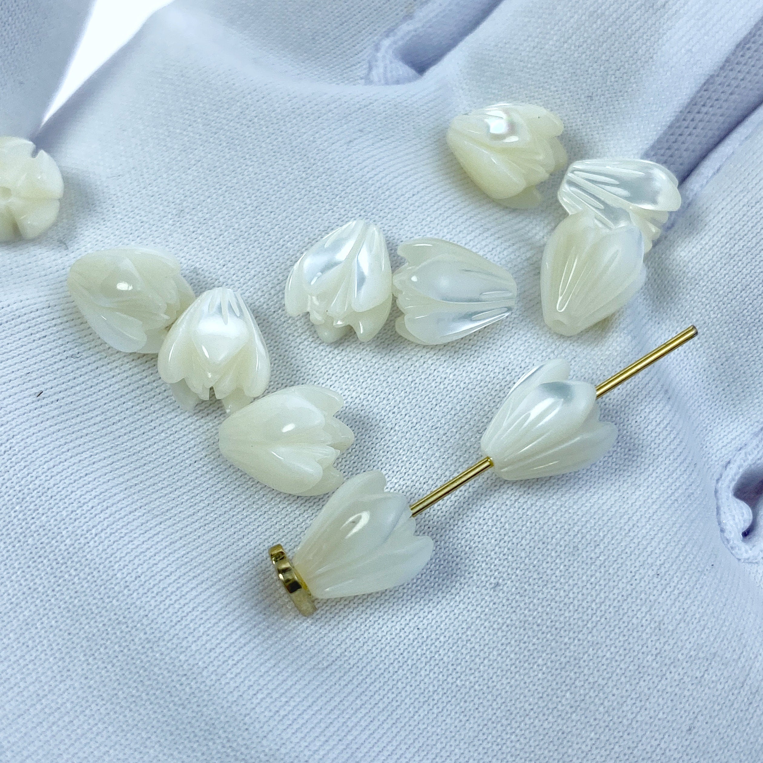 10pc Hawaiian Pikake White 8mm Mother of Pearl Jasmine Flower Beads Hand Carved Natural Minimalistic Design For Earrings Jewelry WM-0018