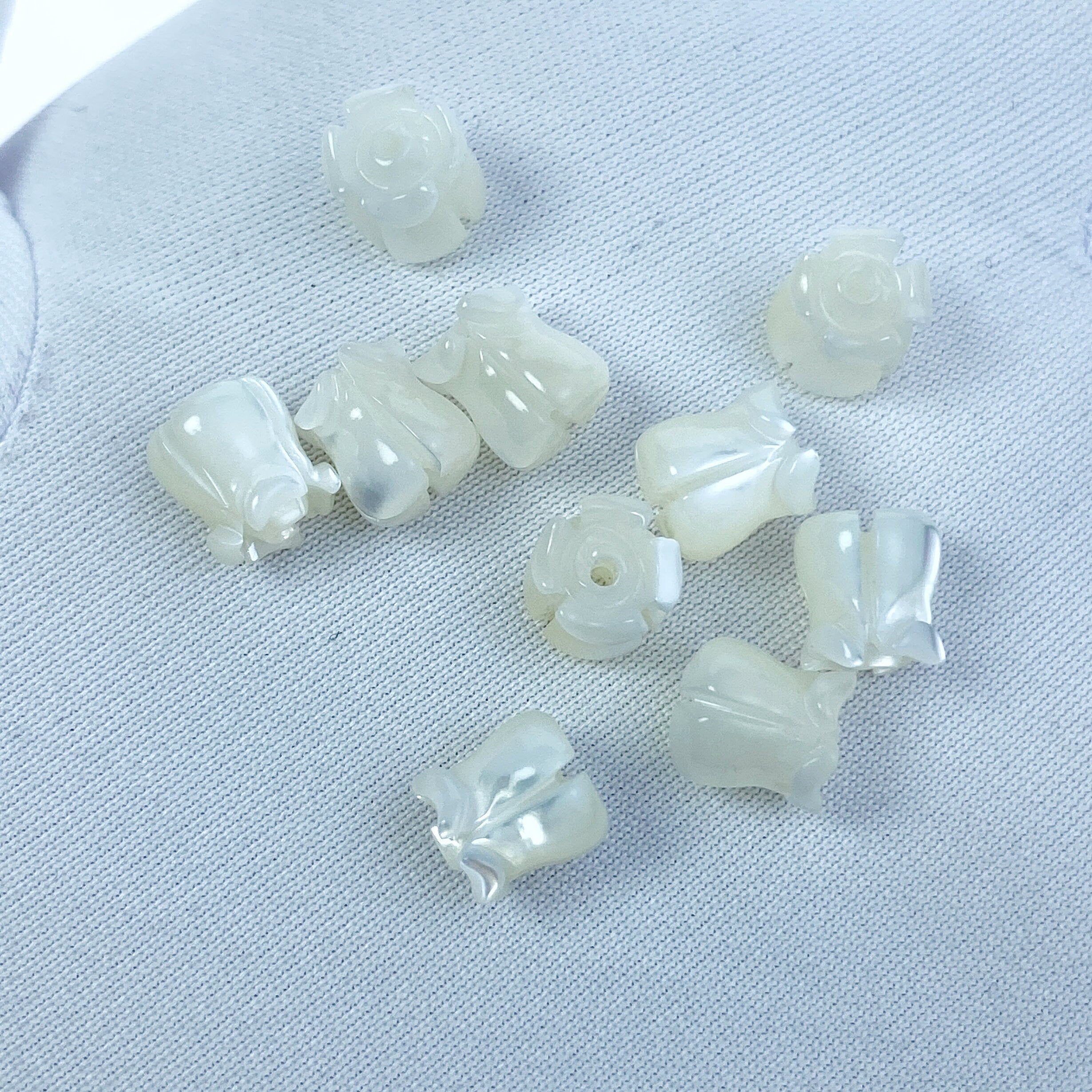 10pc Tulip Flower Beads Mother Of Pearl 7mm Hand Carved White Shell For DIY Bridal Jewelry Earring Making Charms Natural Organic WM-0033