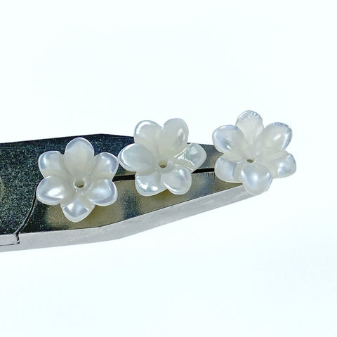 10pc Lily Flower Beads White Mother Of Pearl 10mm Hand Carved WM-0195