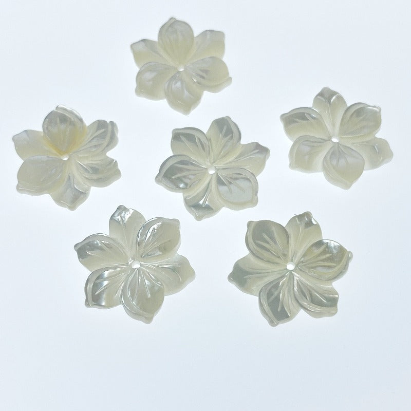 10pc Tropical Flower Beads White Mother Of Pearl 15mm Hand Carved WM-0183