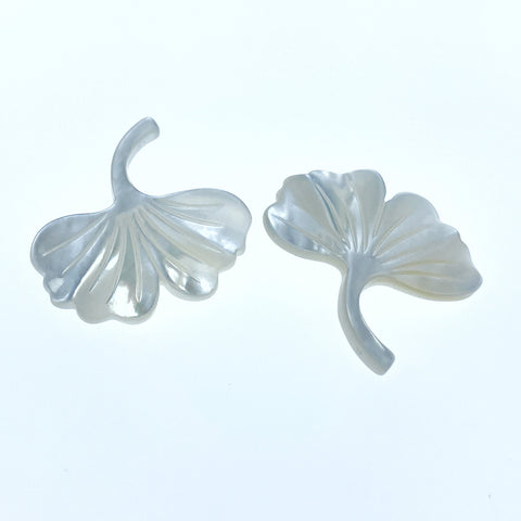 2pc 23mm x 25mm White Mother of Pearl Hand Carved Gingko Leaf Pendants WM-0077