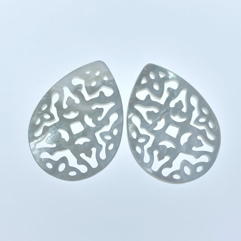 2pc 17mm x 25mm Natural White Mother of Pearl Filigree Drop Shape Pendants WM-0147