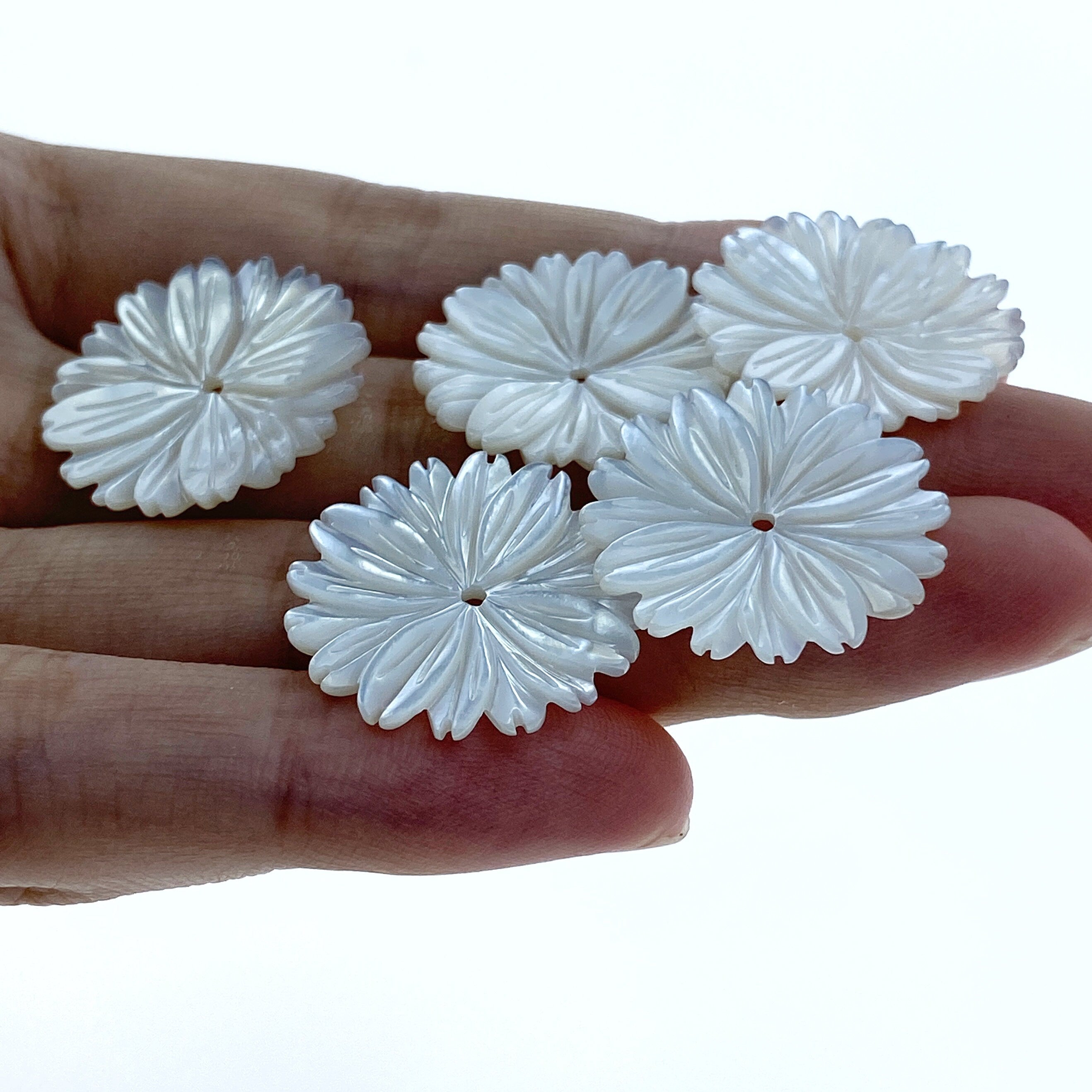 6pc Daisy Flower White Mother Of Pearl Beads Charms Pendants 21mm Hand Carved Natural Organic Bridal Minimalist For Jewelry Earrings WM-0025