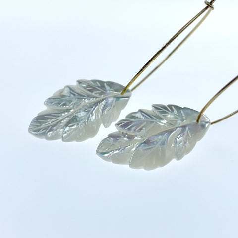 2pc 18mm x 30mm White Mother of Pearl Hand Carved Leaf Pendants WM-0216