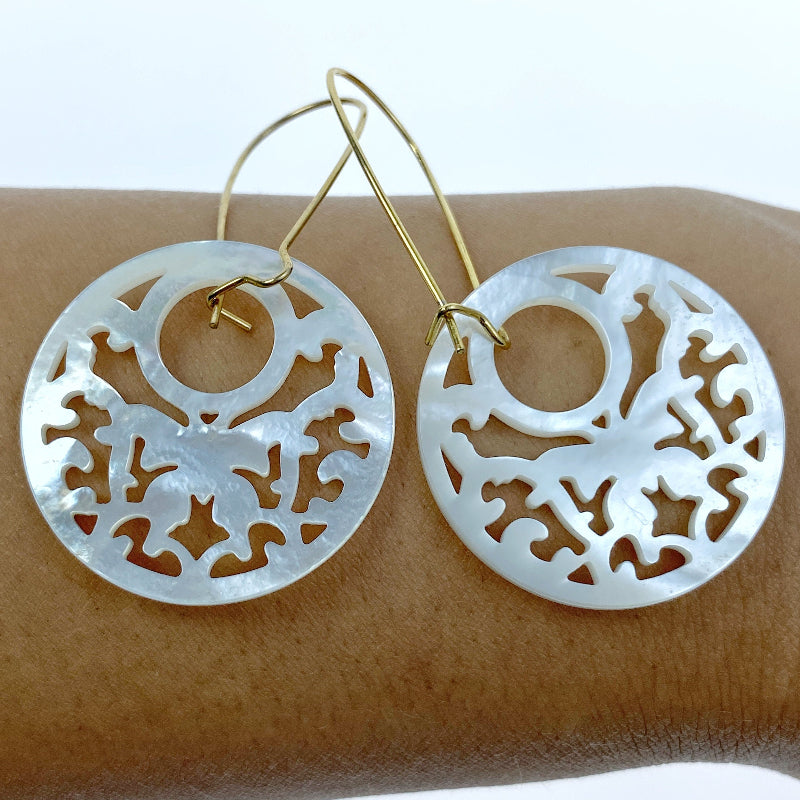 Butterfly Filigree Round Beads White Mother of Pearl WM-0068