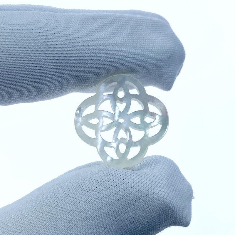 Clover Charm Beads Mother of Pearl WM-0155