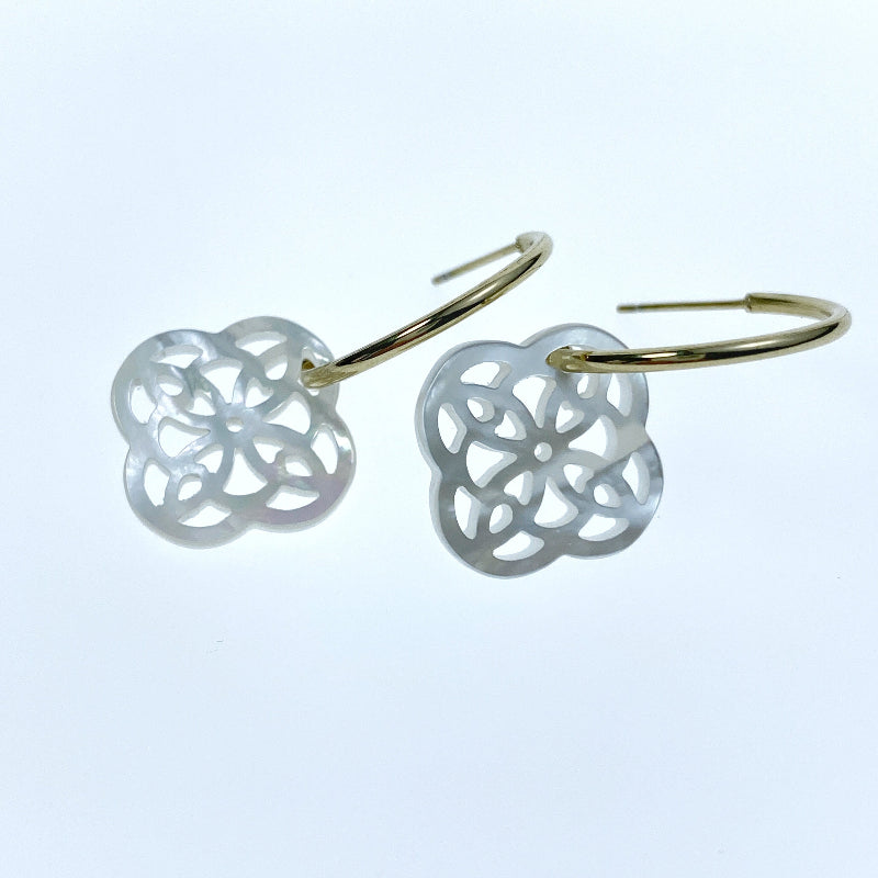 Clover Charm Beads Mother of Pearl WM-0155