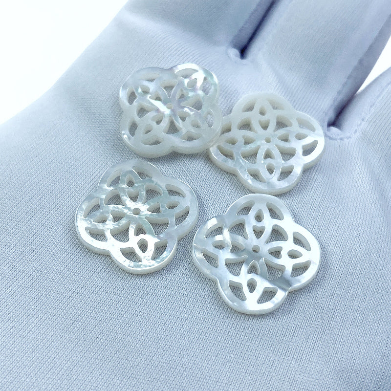 Clover Charm Beads Mother of Pearl WM-0155