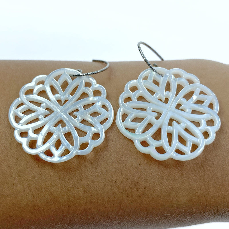 Rosette Flower Beads White Mother Of Pearl Round Filigree WM-0074