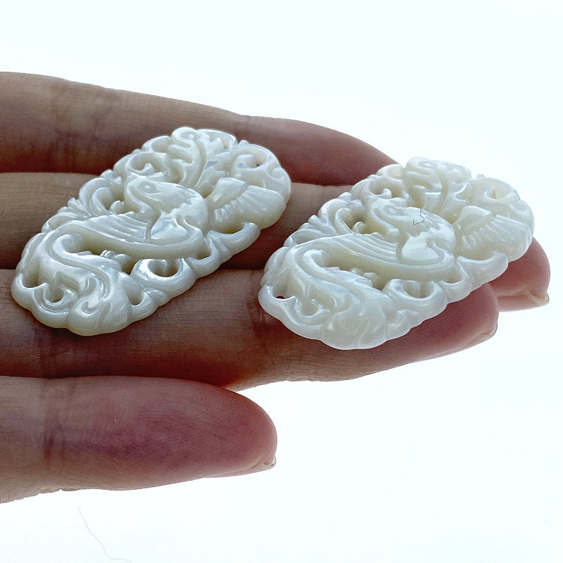 2pcs Phoenix Pendant Beads Hand White Mother of Pearl WM-0066