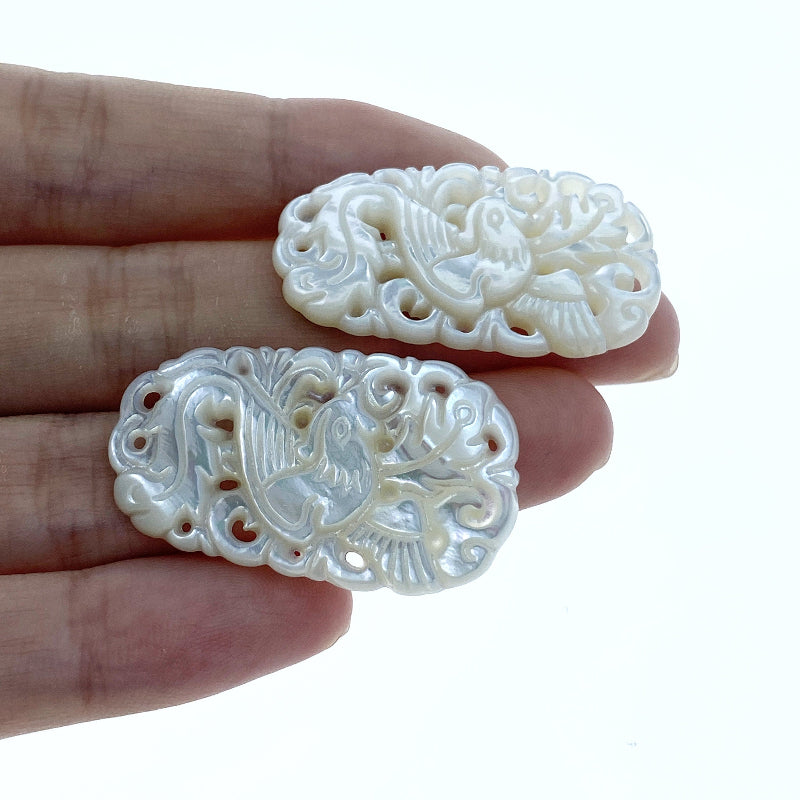 2pcs Phoenix Pendant Beads Hand White Mother of Pearl WM-0066