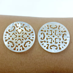 2pc Filigree Round Pendants Beads White Mother of Pearl WM-0086
