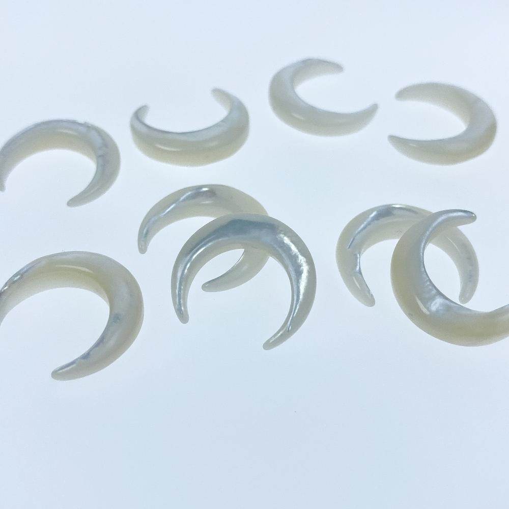 Crescent Moon Beads White Mother Of Pearl 20mm Hand Carved WM-0031