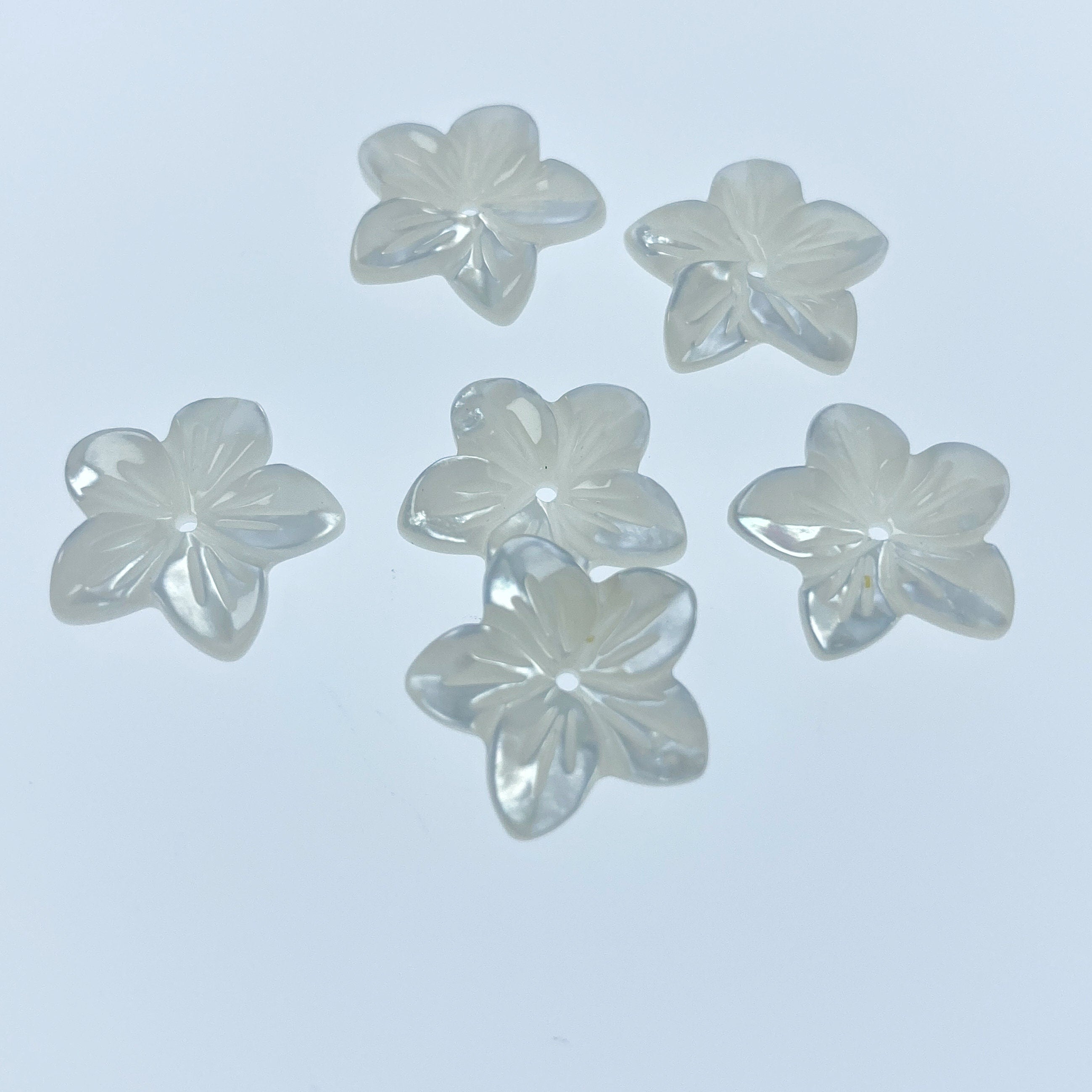 10pc Hand Carved Mother Of Pearl Flower Beads 15mm Natural Pearl Shell Flower Petal DIY Jewelry Making Charms Beads WM-0143