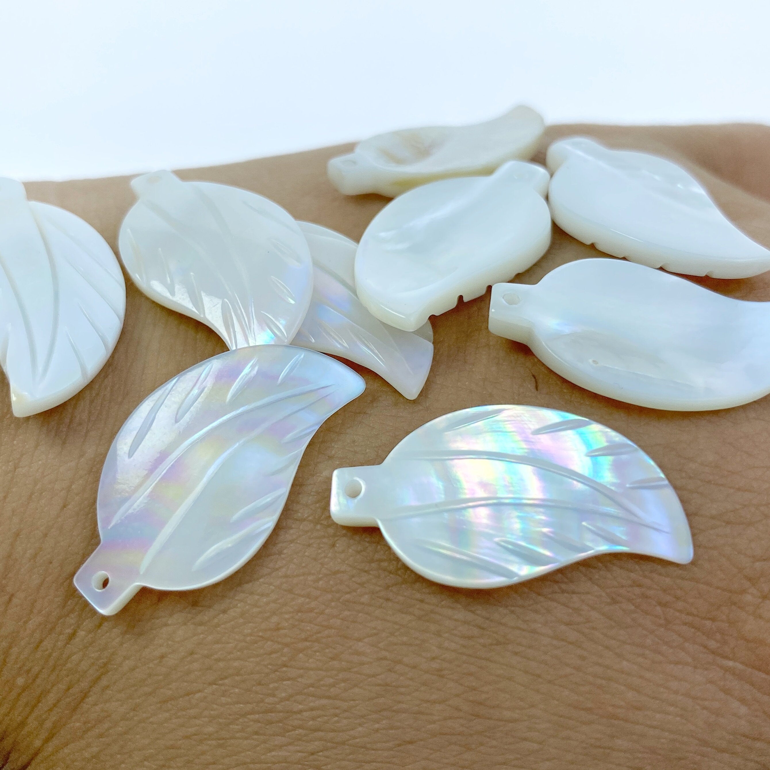 10pc Mother Of Pearl Leaf Beads Pendants 27mm Hand Made Carved Charms For DIY Jewelry Earring Making Nature Minimalist Design WM-0174