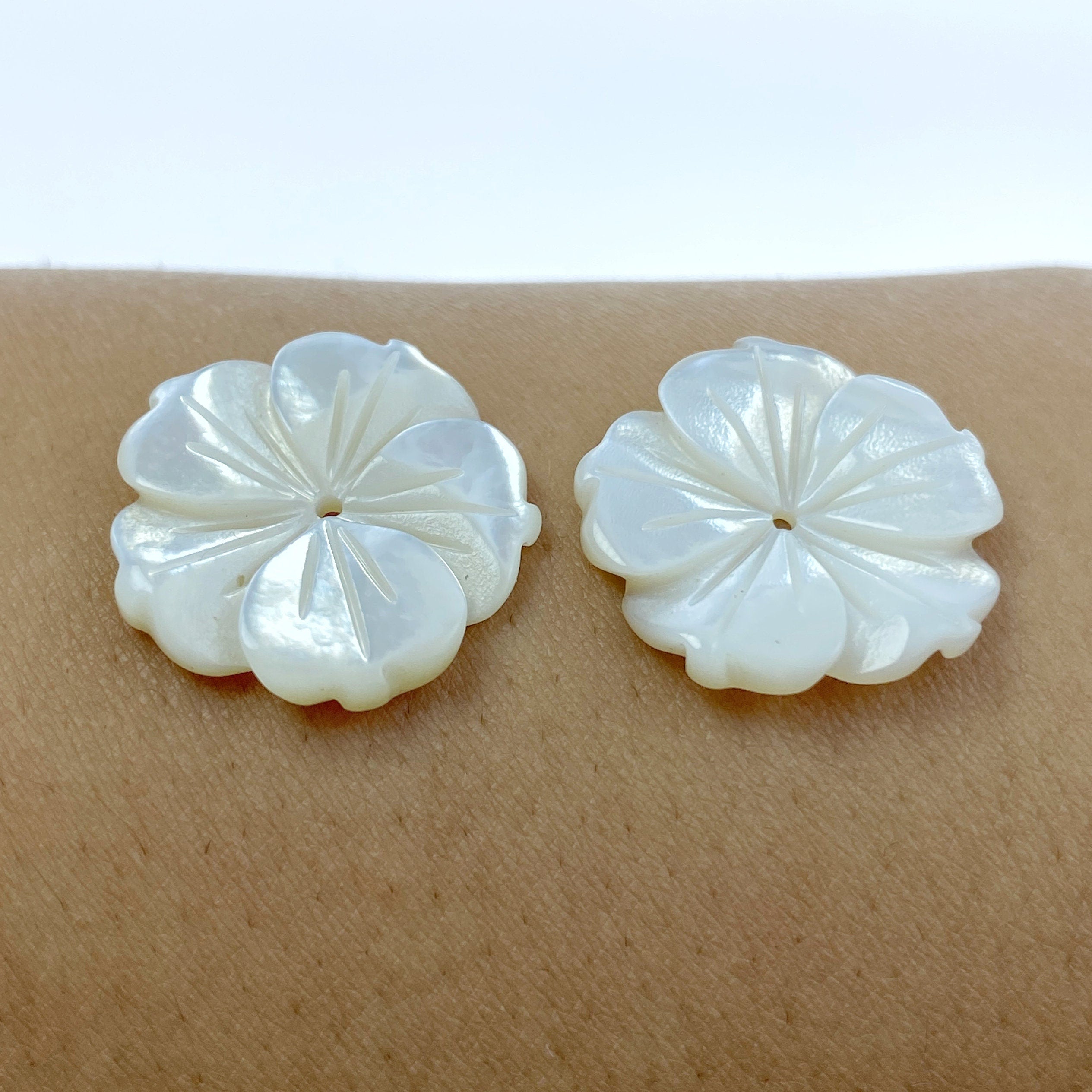 6pc 18mm Hand Carved White Mother of Pearl Bauhinia Flower Beads WM-0130