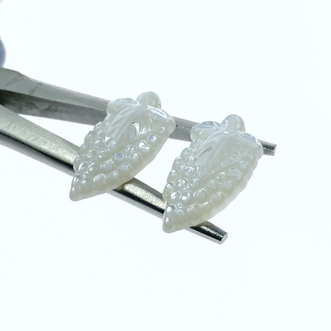 14mm x 21mm Carved White Mother of Pearl Grape Beads WM-0177