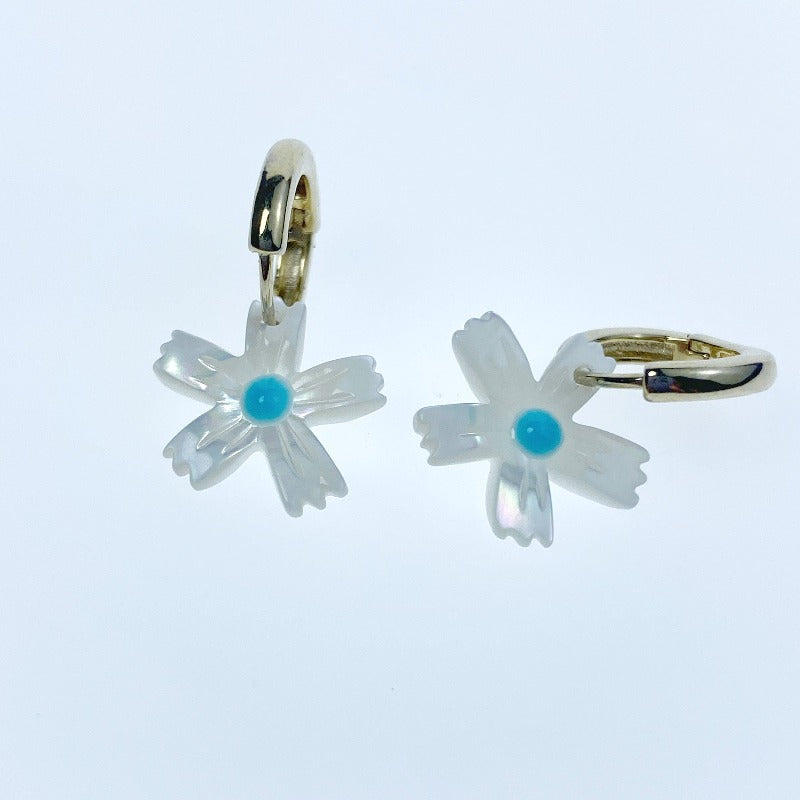 Buy Flower Beads White Mother Of Pearl 15mm Hand Carved WM-0187