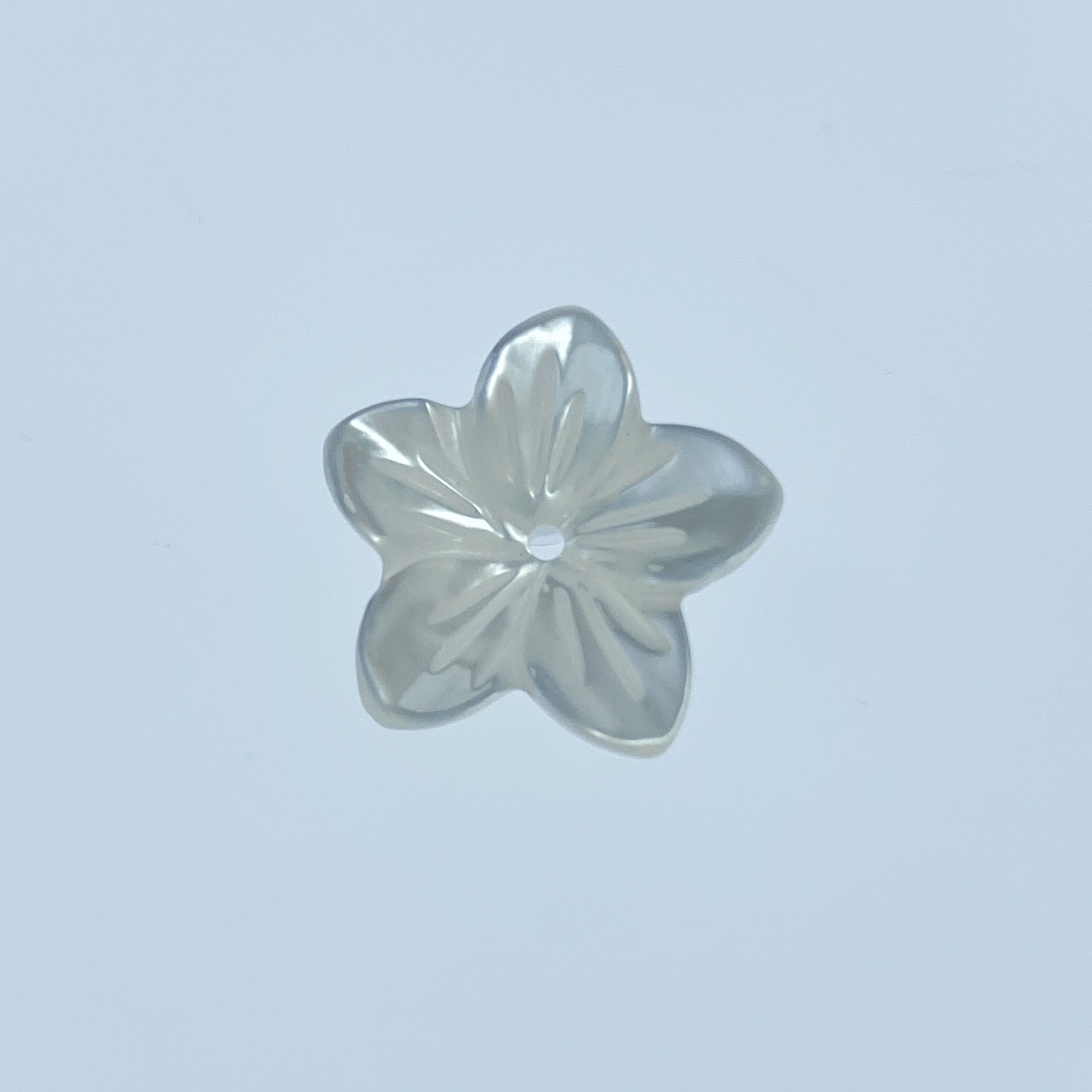 10pc Hand Carved Mother Of Pearl Flower Beads 15mm Natural Pearl Shell Flower Petal DIY Jewelry Making Charms Beads WM-0143