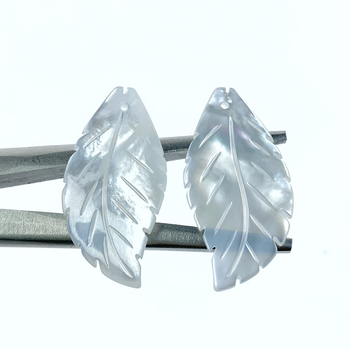 2pair 15mm x 29mm White Mother of Pearl Hand Carved Leaf Pendants WM-0220