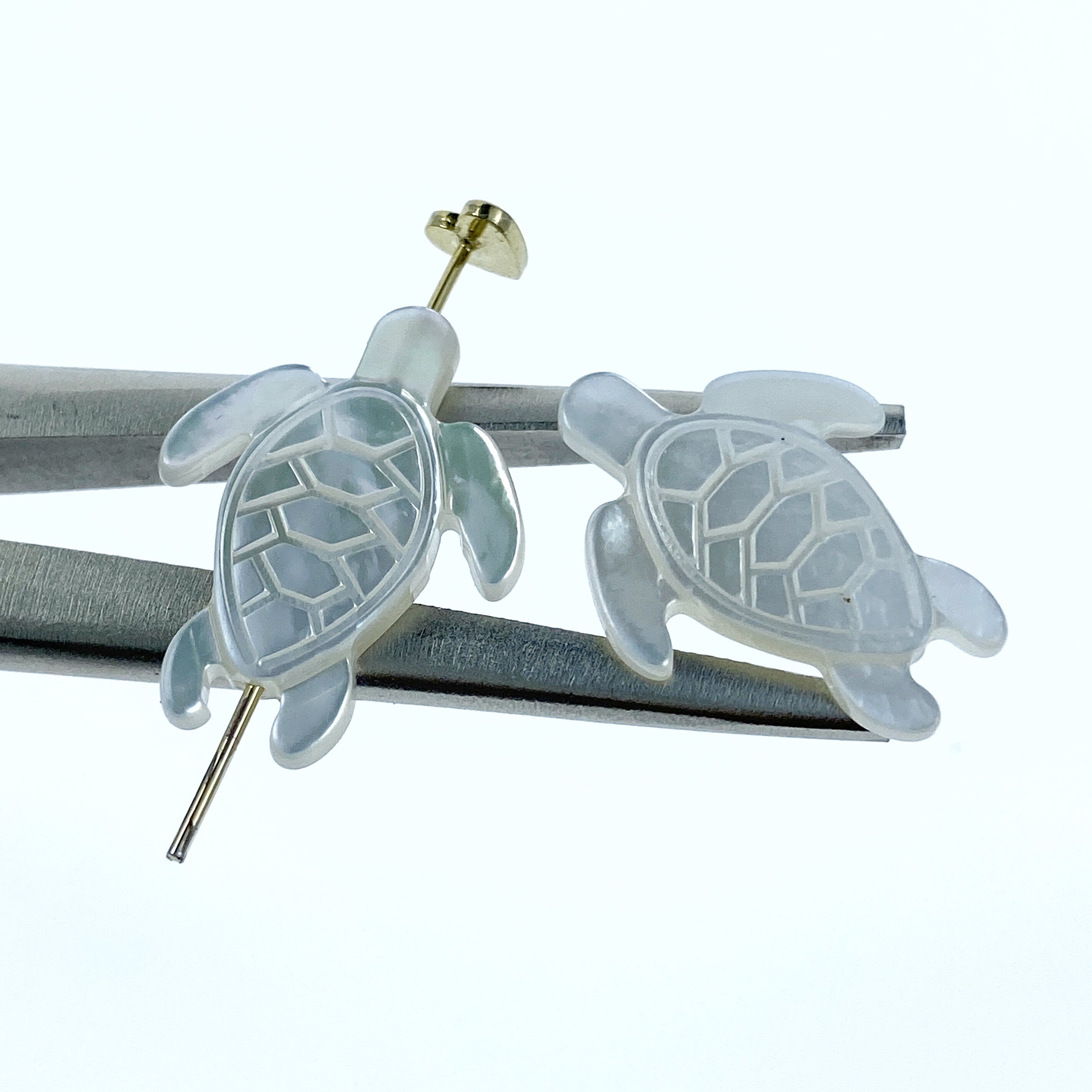 4pc 16mm x 21mm Hand Carved White Mother of Pearl Sea Turtle Beads WM-0090