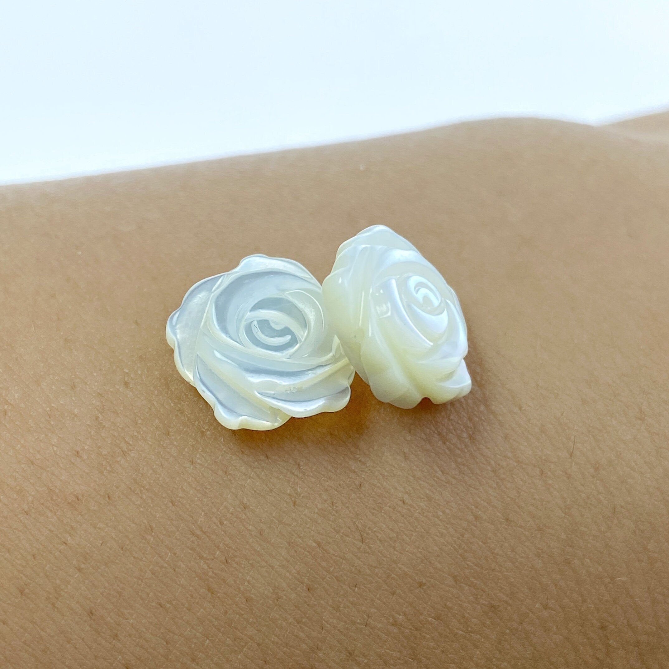 10pc Rose Flower Beads White Mother Of Pearl Double Sided Hand Carved Jewelry Earring Making Components Floral Bead Charms Hand Made WM-0051