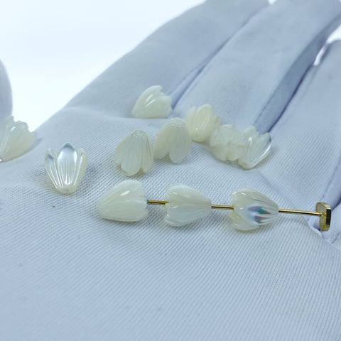 10pc Hawaiian Pikake White 8mm Mother of Pearl Jasmine Flower Beads Hand Carved Natural Minimalistic Design For Earrings Jewelry WM-0018