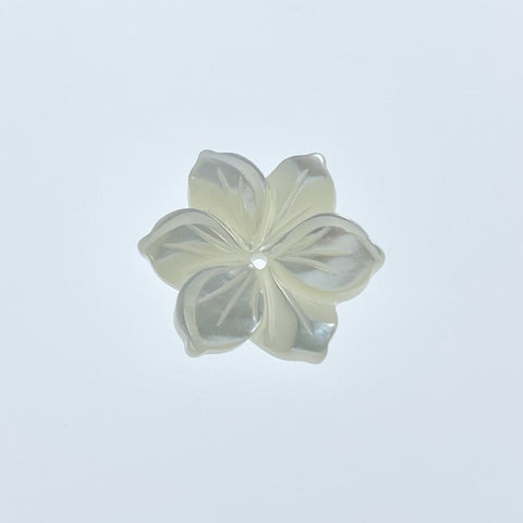 10pc Tropical Flower Beads White Mother Of Pearl 15mm Hand Carved WM-0183