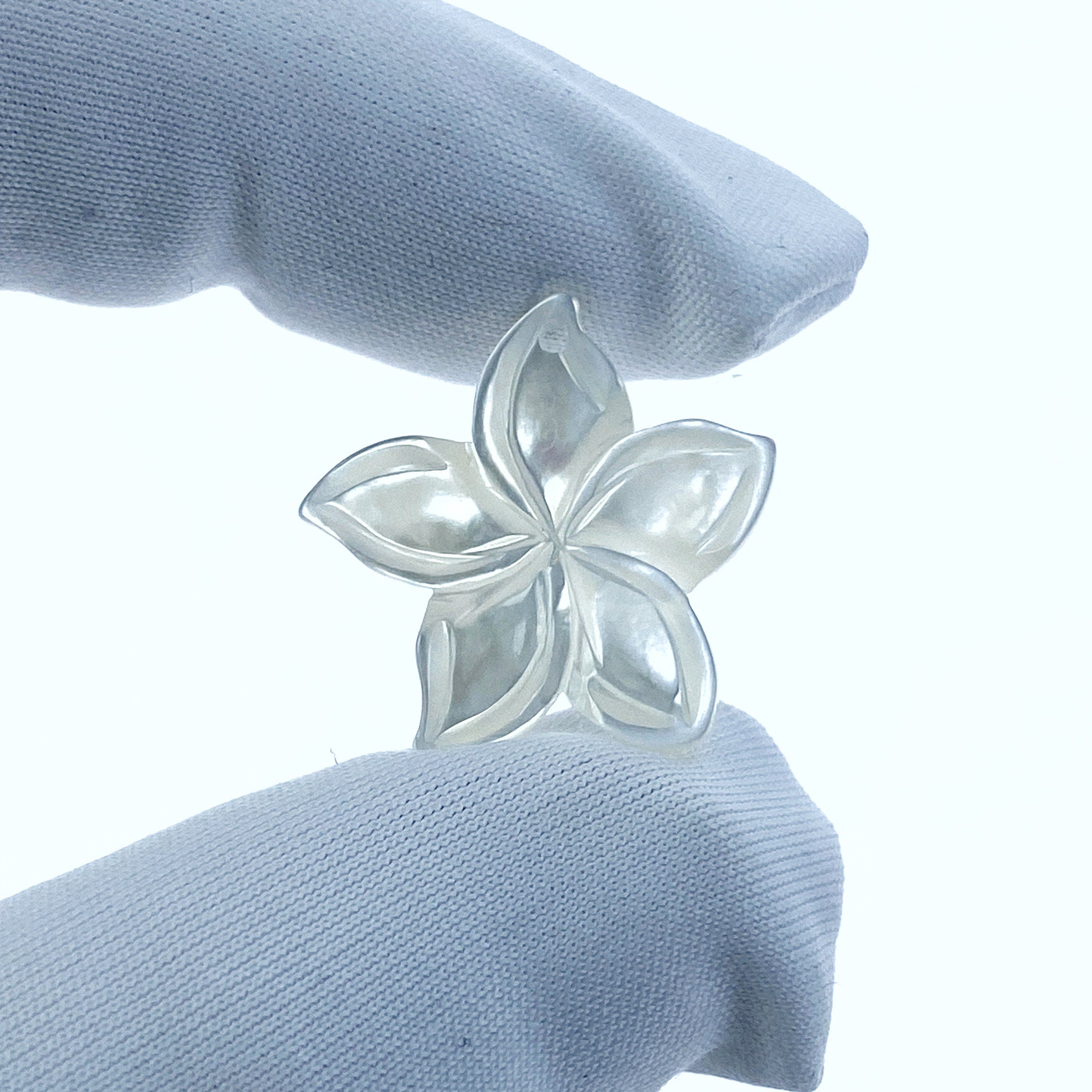 6pc Plumeria Flower White Mother Of Pearl Beads Charms Pendants For Jewelry Earring Making 21mm Hand Carved Hawaii Tropical Flowers WM-0140