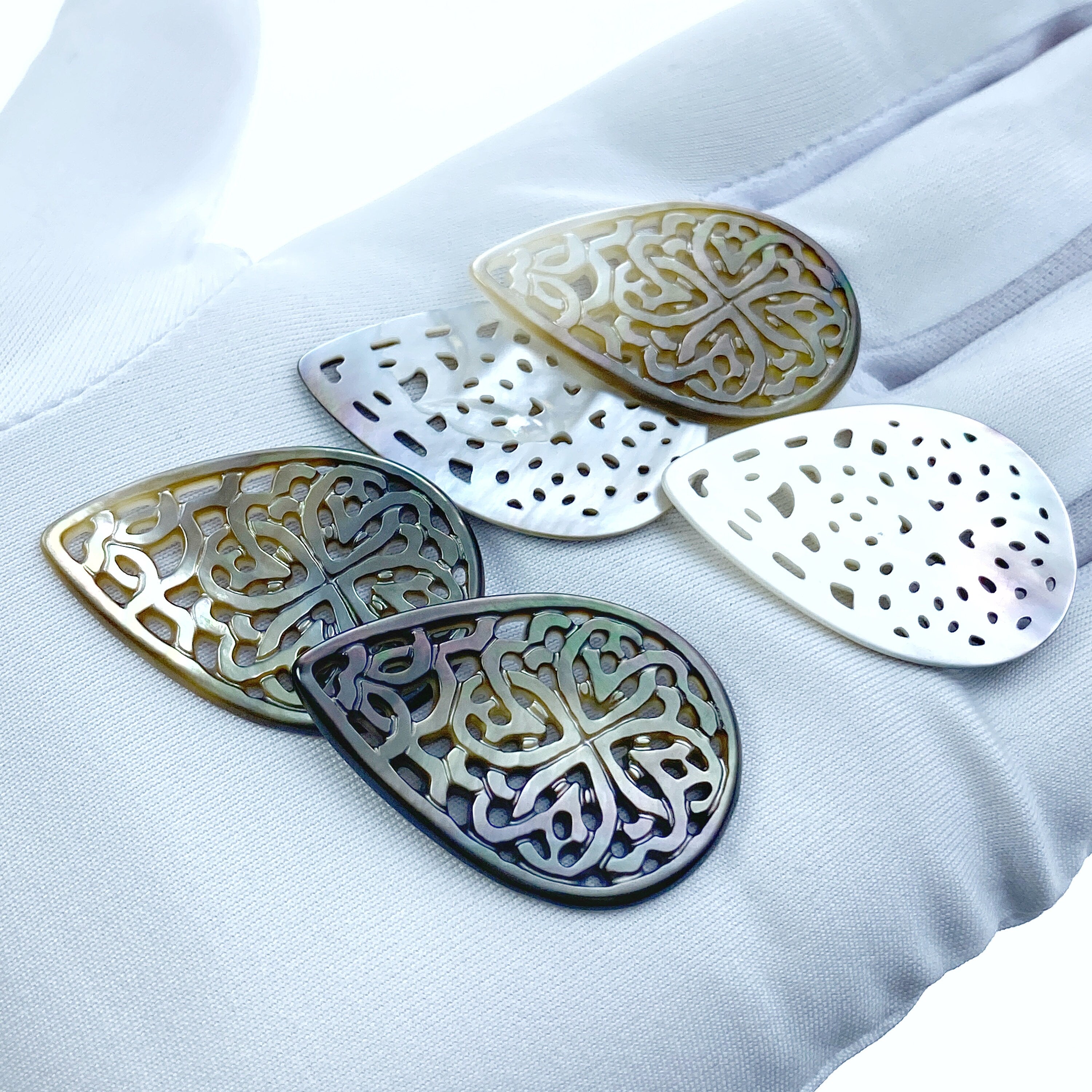 2pc 22mm x 33mm Natural Black Mother of Pearl Filigree Drop Shape Pendants BM-0055