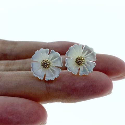 10pc Tropical Flower Beads White Mother Of Pearl 12mm Hand Carved WM-0024