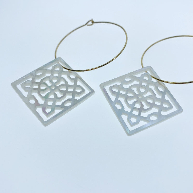 filigree square mother of pearl beads WM-0149-9