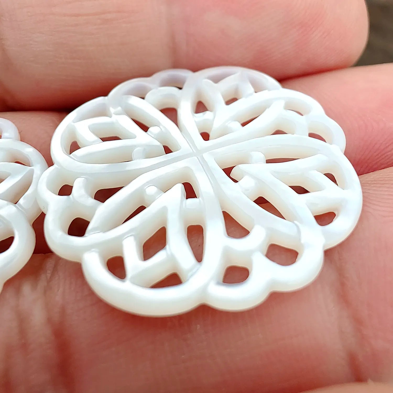 Rosette Flower Beads White Mother Of Pearl Round Filigree WM-0074